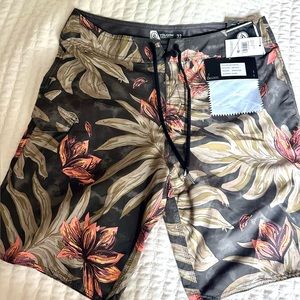 The Volcom Men's Mod Polydactal Board Shorts - size 32